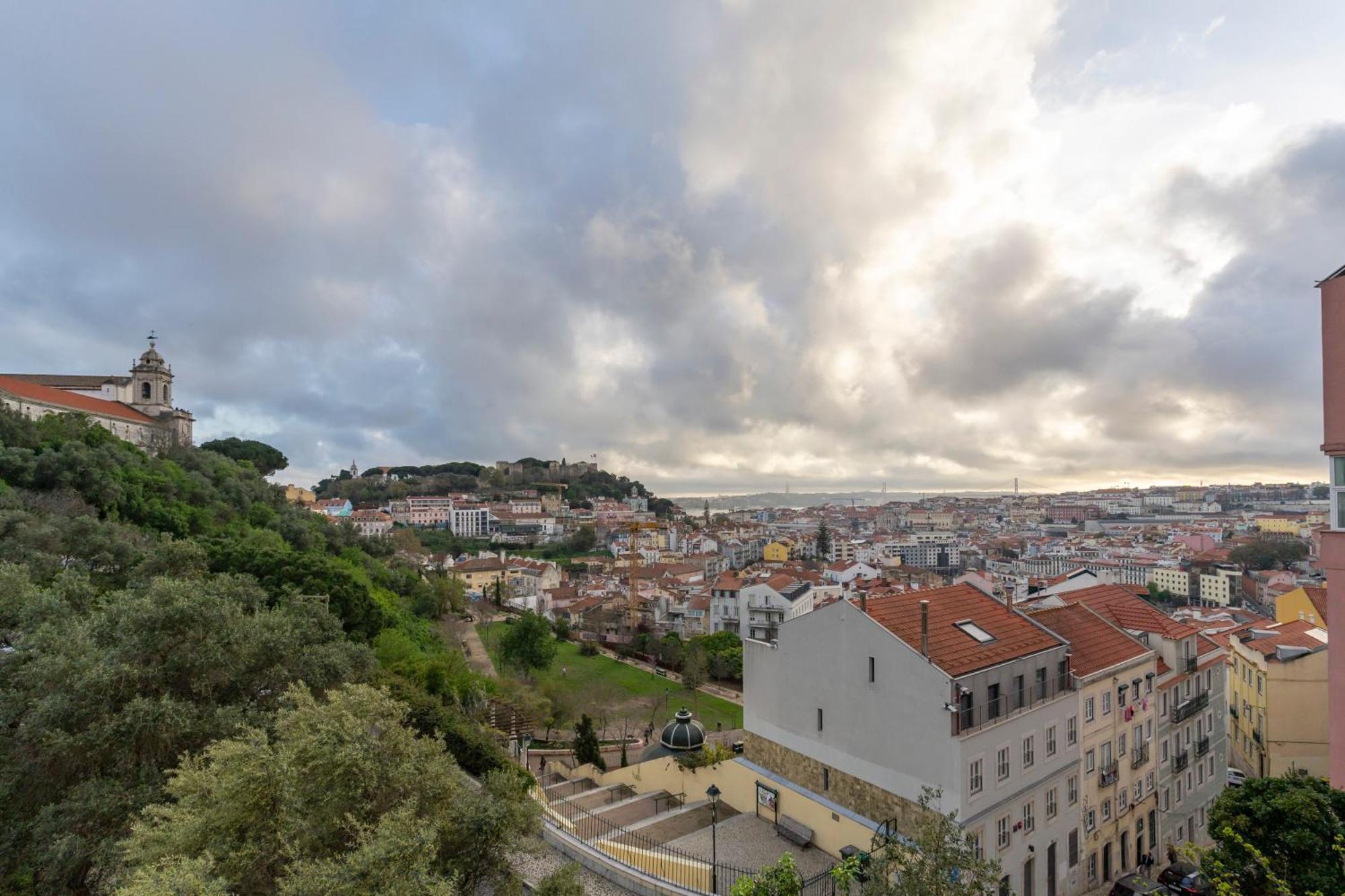 Apartamento Magnificent Flat With Spectacular Views In Graca Lisboa Exterior foto